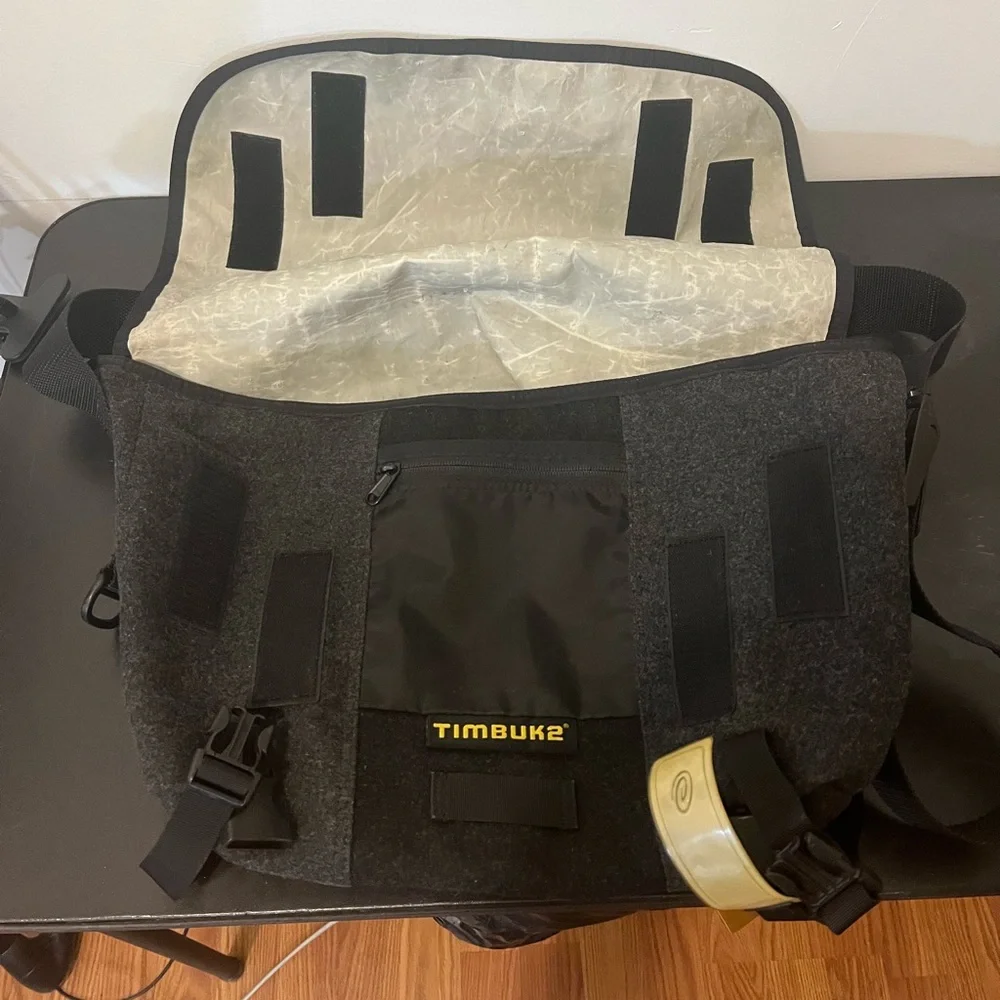 TIMBUK2 Black Messenger Bag barely used! Built to last! - Picture 7 of 11